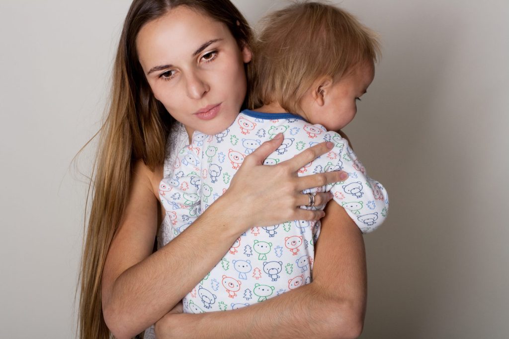 Sleepless mom, postpartum depression symptoms